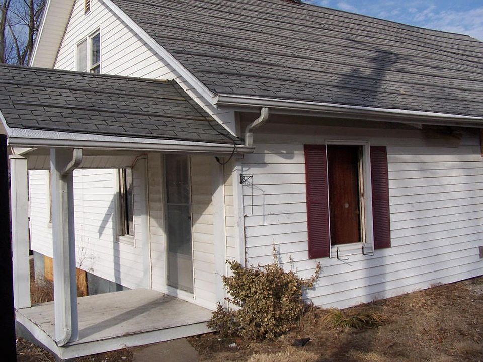 2nd image of 202 W Locust St