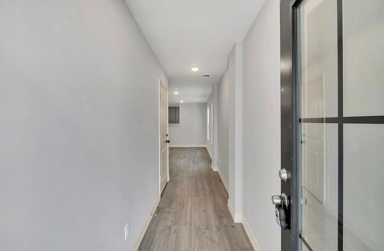 3 bed, 2.5 bath, 1875 sqft, $1,795 — Photo 4