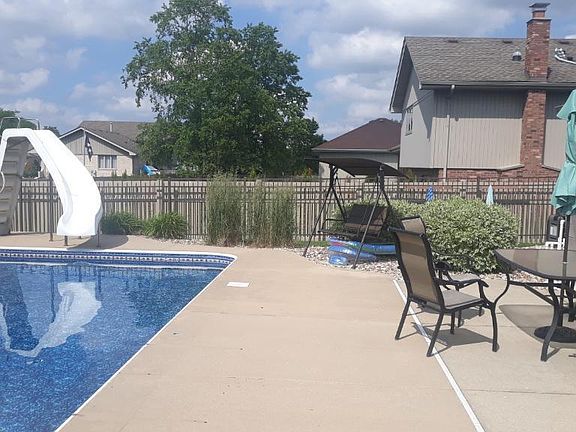 3rd image of 9821 Hastings Ln