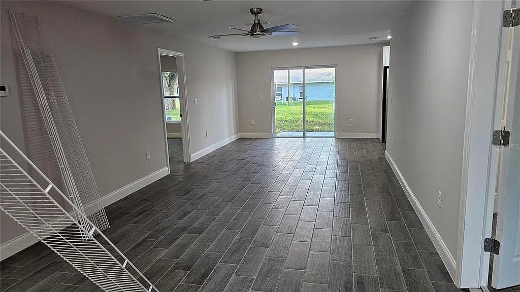 3 bed, 3.0 bath, 1694 sqft, $2,100 — Photo 3