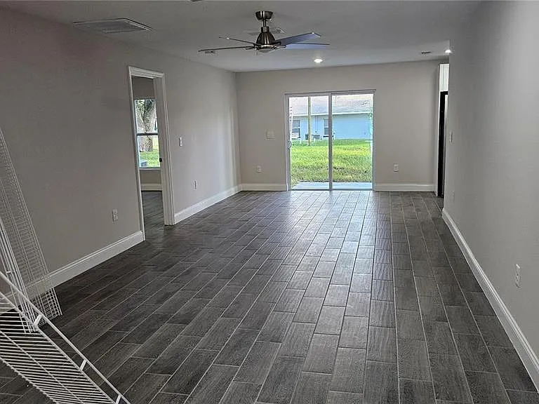604 Lime Ave — Photo 3