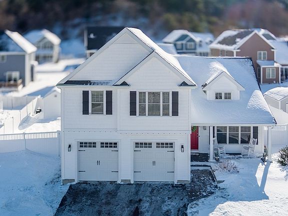 4th image of 10 Bunker Ln