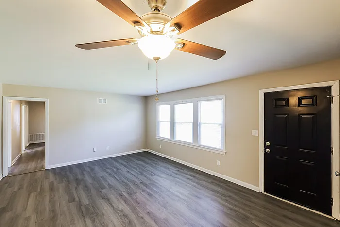 3 bed, 1.5 bath, 1323 sqft, $1,445 — Photo 3