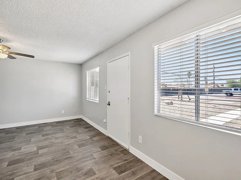 Mariposa Flats — Photo 40
