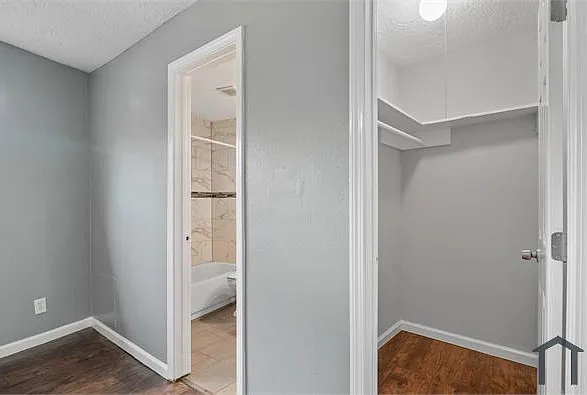 4811 Oakland St — Photo 11