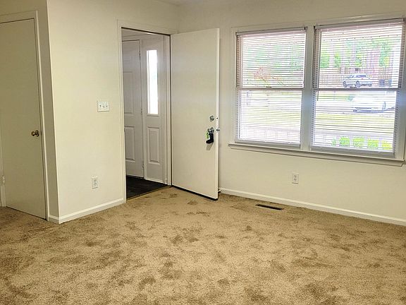 3rd image of 607 Longleaf Rd #B