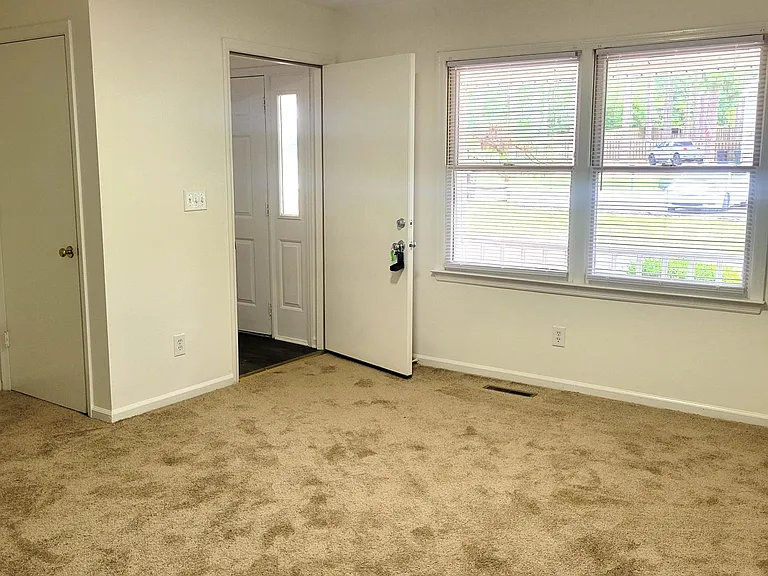 607 Longleaf Rd #B — Photo 3