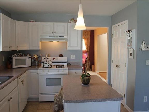 2nd image of 20 Parkedge Dr