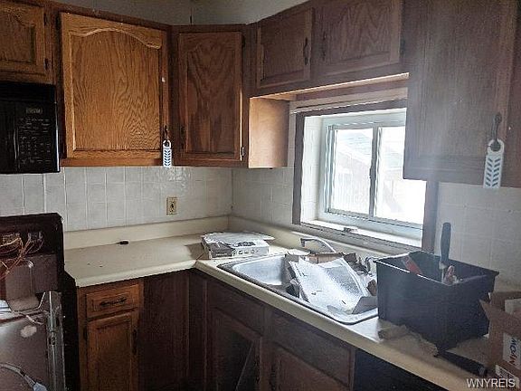 3rd image of 1128 Centre Ave