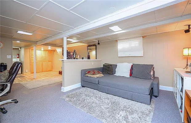 Sold by Remax Edge | media 16