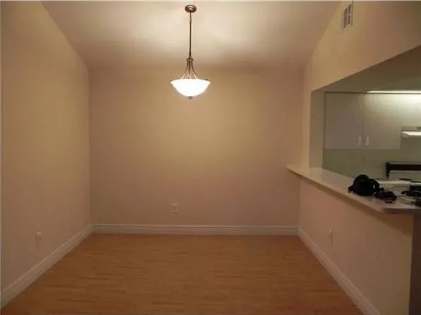 18880 NW 57th Ave APT 306, Hialeah, FL 33015