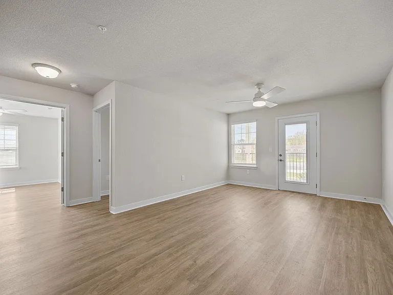 Harbor Village Apartments — Photo 54