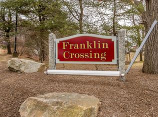 802 Franklin Crossing Rd, Franklin, MA 02038