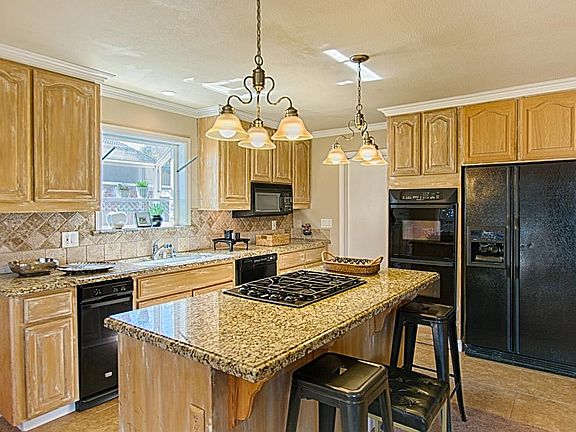 5th image of 1610 Almond Way