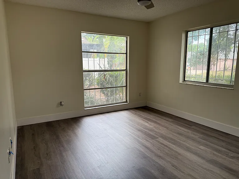 995 Beach Breeze Dr — Photo 8