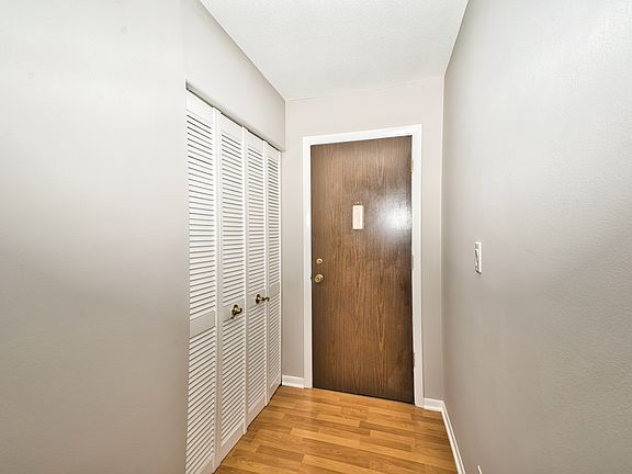3rd image of 3110 Pheasant Creek Dr APT 212