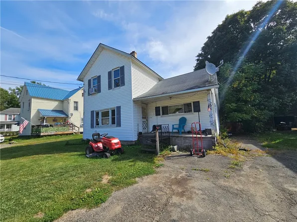 16 Wood St, Bath, NY 14810