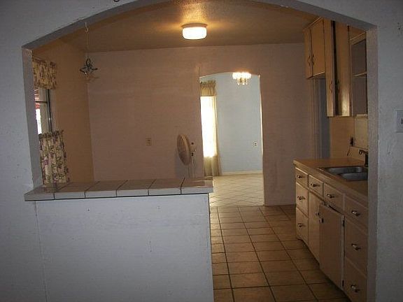 4th image of 1200 S Fort Worth St