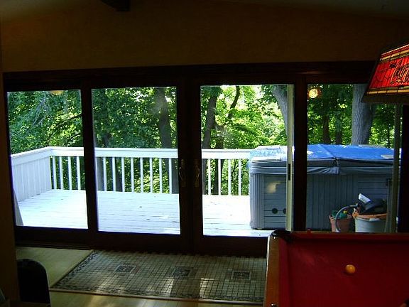 New Premium, Energy Star, Wood Patio Door & Stone Entry Way. Huge Custom Spa! 