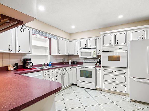 5th image of 1665 Leach Cir