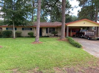 7100 Hayman St, Groves, TX 77619