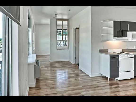 5th image of 1313 Cuming St APT 305