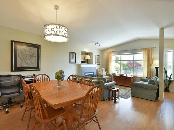 6340 Williams Pl, Sechelt, BC V7Z 0M6