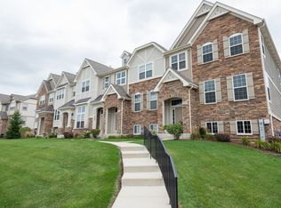 250 Bennett Dr, Carol Stream, IL 60188