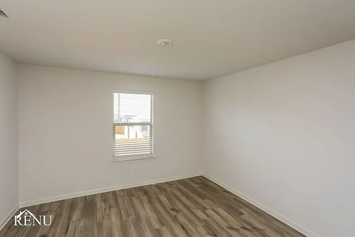2033 Hialeah Dr — Photo 12