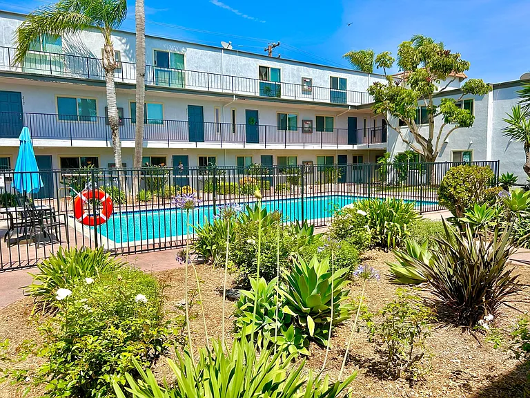 Monte Vista Townhomes — Photo 5