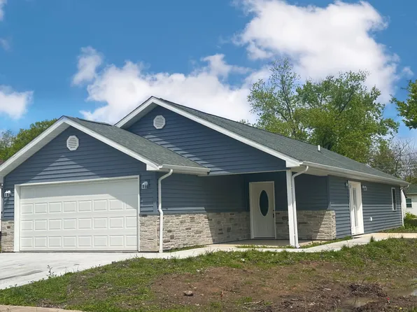 532 W 3rd St, Flora, IL 62839