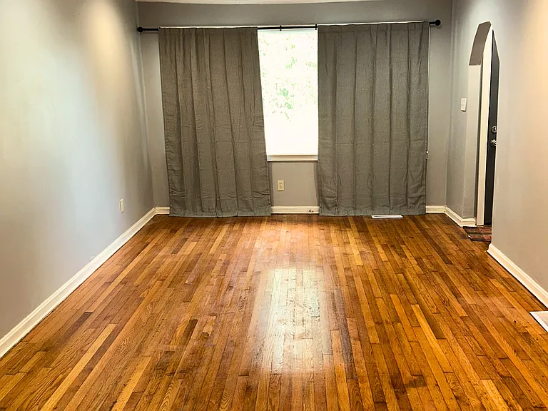 2711 Benton Ave — Photo 2