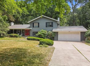 2710 Urbandale Ln N, Plymouth, MN 55447
