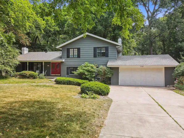 2710 Urbandale Ln N, Plymouth, MN 55447