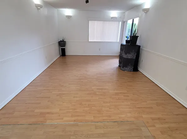 10221 133a St #106, Surrey, BC V3T 5J8