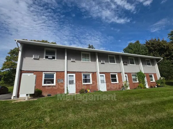 401 Moon Clinton Rd #11, Coraopolis, PA 15108
