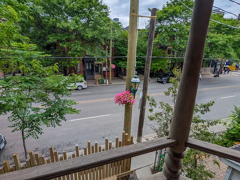 561 Parliament St — Photo 14