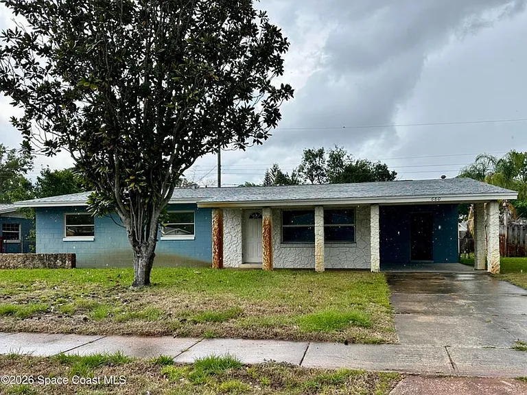 680 Birchwood Ln — Photo 2