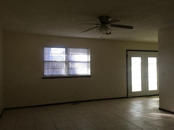 2nd image of 902 Cherrywood Ln
