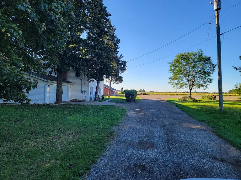 8707 E State St — Photo 4