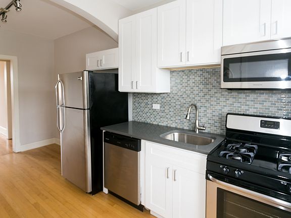 5th image of 2323 N Rockwell St #D5