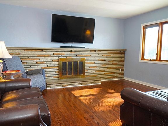 3rd image of 185 Peach Dr