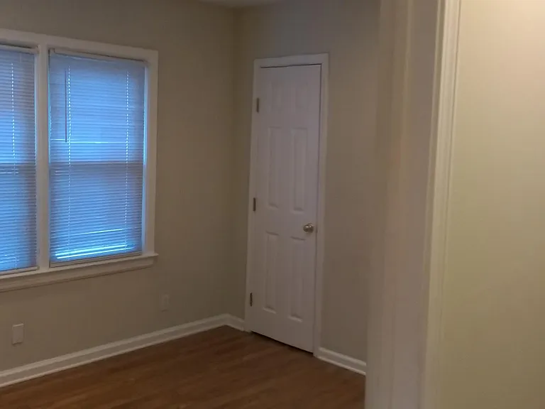 1417 E 37th Pl — Photo 12