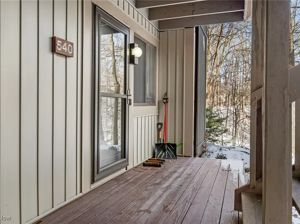 540 Meredith Ln, Cuyahoga Falls, OH 44223