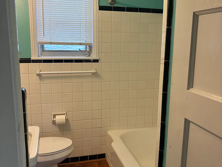 500 35th Ave N #1 — Photo 2