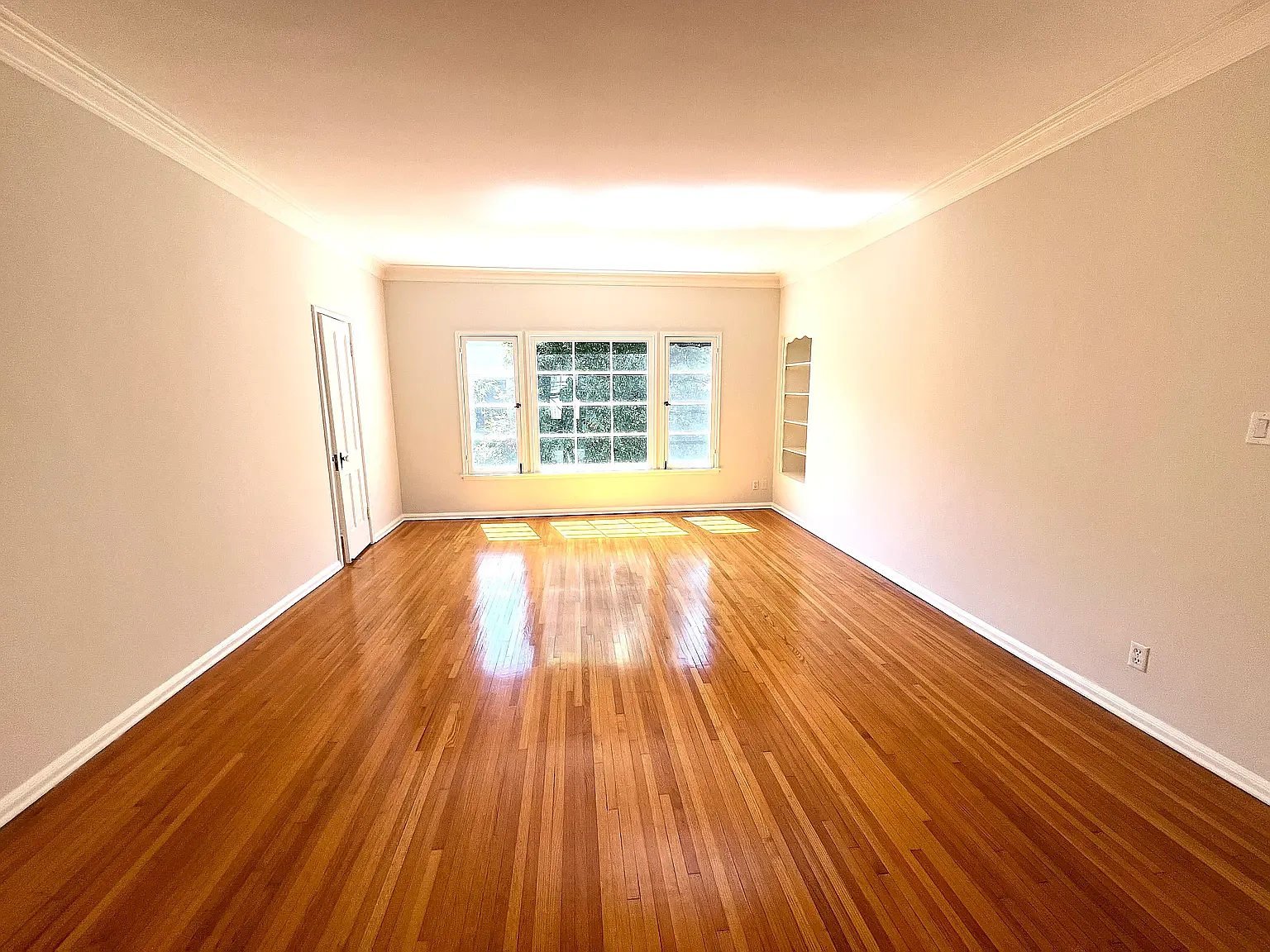 1 bed, 900 sqft, $2,950 — Photo 3