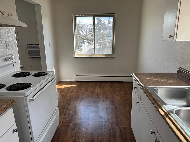 1435 Moline St — Photo 5