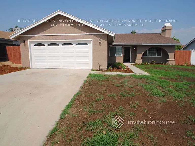 985 Johnston St — Photo 2