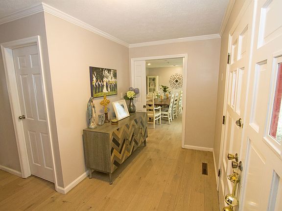 3rd image of 1751 Redwood Ln