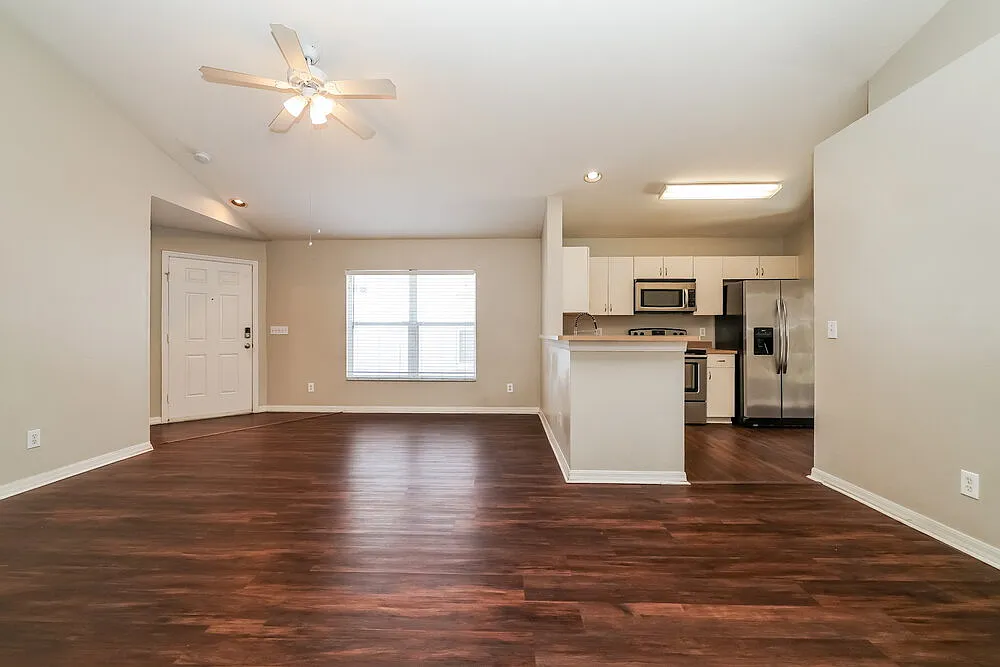 4 bed, 2.0 bath, 1343 sqft, $1,875 — Photo 4